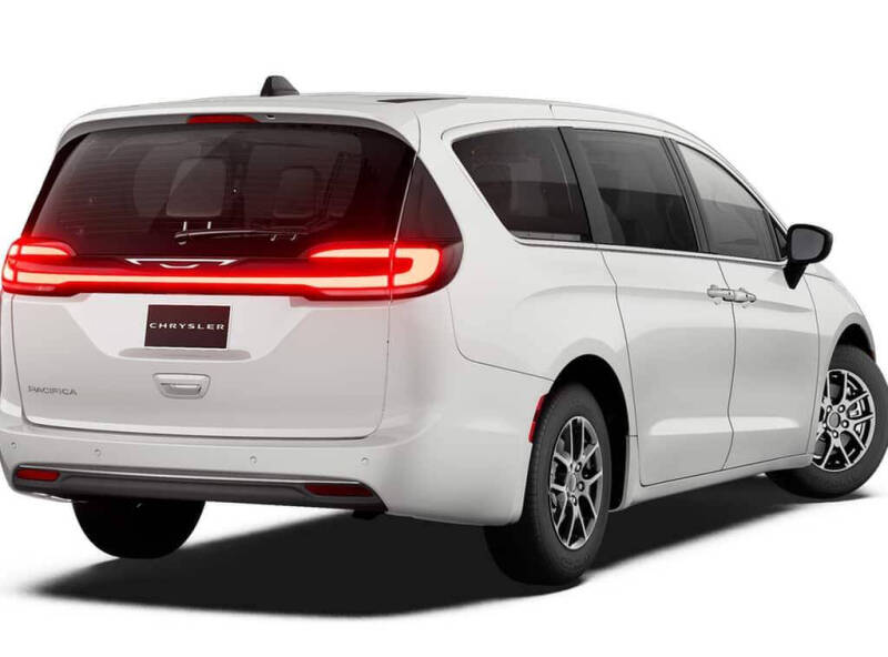 2027 Chrysler Pacifica Select