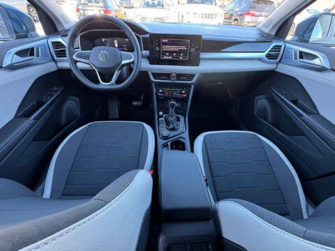2025 Volkswagen Taos SE 4Motion