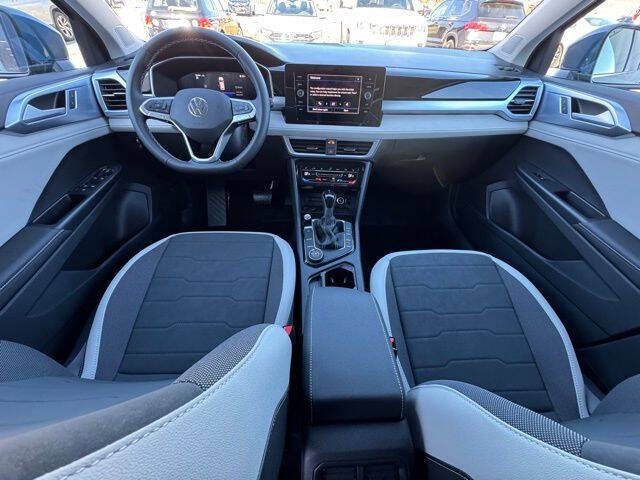 2025 Volkswagen Taos SE 4Motion