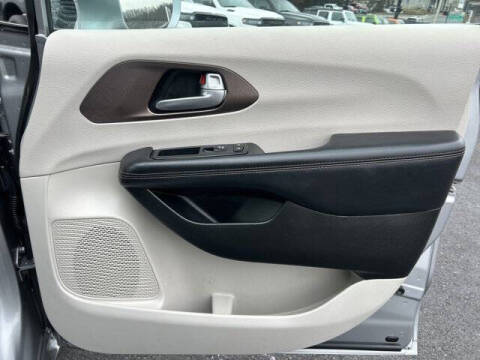 2017 Chrysler Pacifica Touring-L Plus