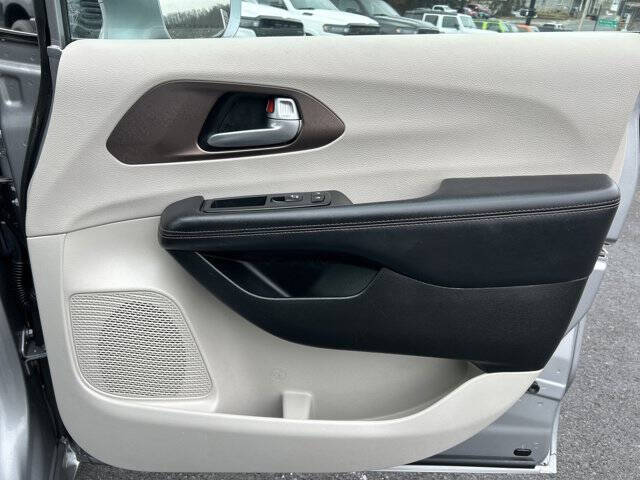 2017 Chrysler Pacifica Touring-L Plus