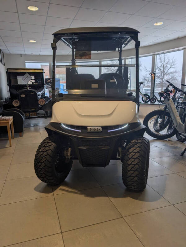2026 E-Z-GO RXV 4