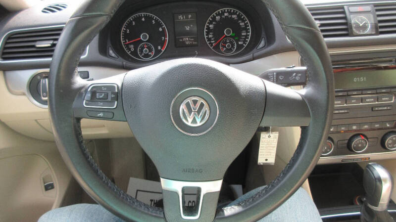 2014 Volkswagen Passat Wolfsbug Edition photo 30