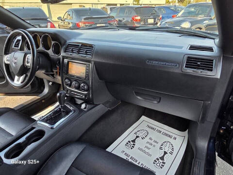 2011 Dodge Challenger SE