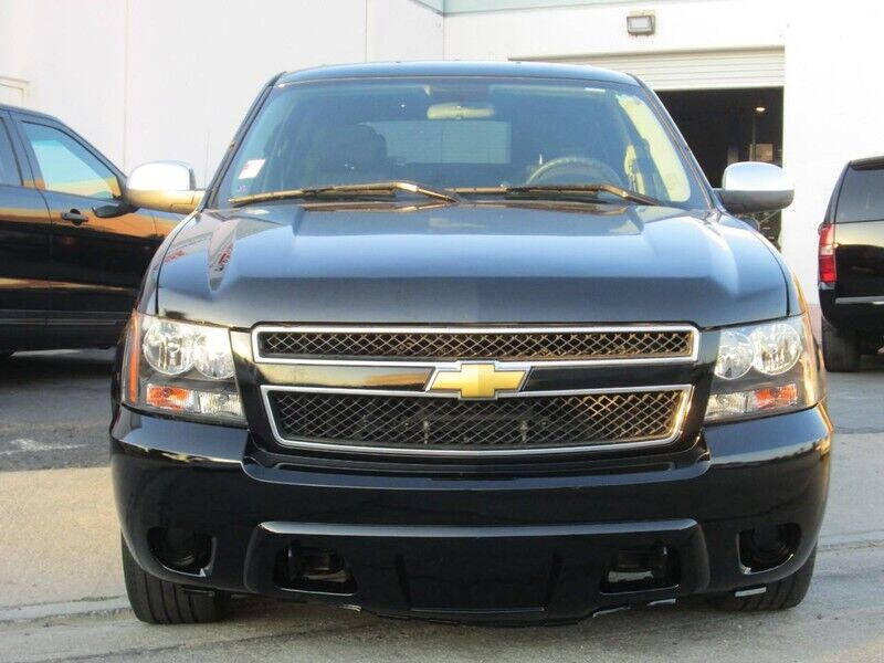 2014 Chevrolet Tahoe null photo 2