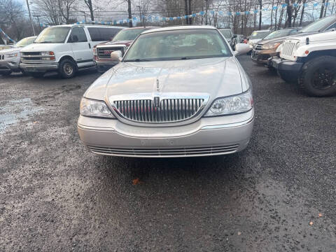 2005 Lincoln Town Car Signature Limited