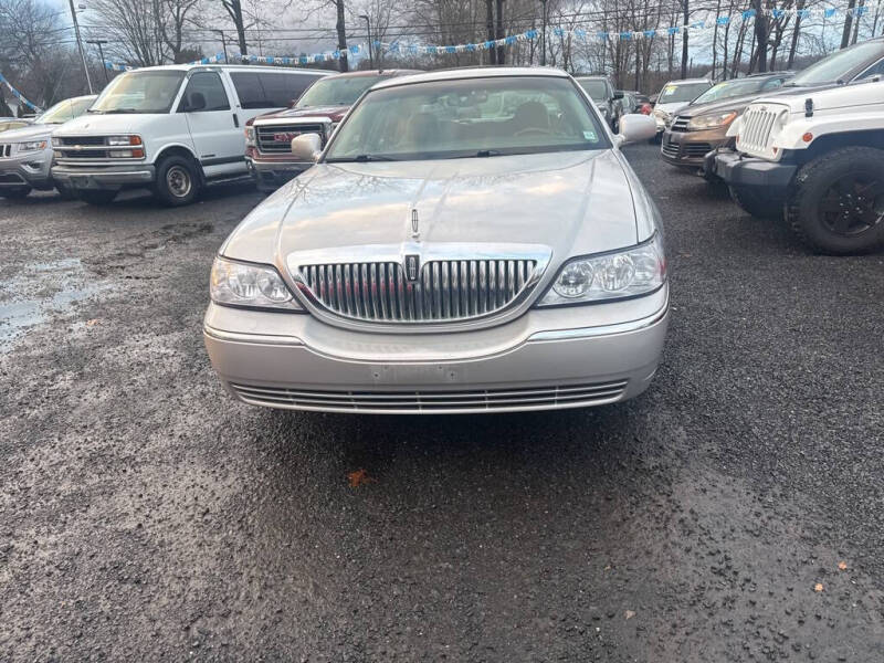 2005 Lincoln Town Car Signature Limited