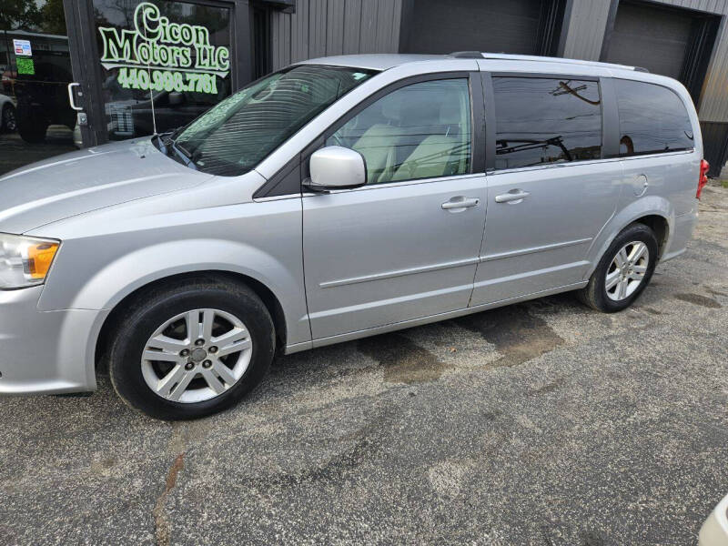 2011 Dodge Grand Caravan Crew's photo