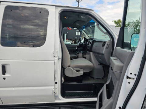 2011 Ford E-Series E-350 SD XLT