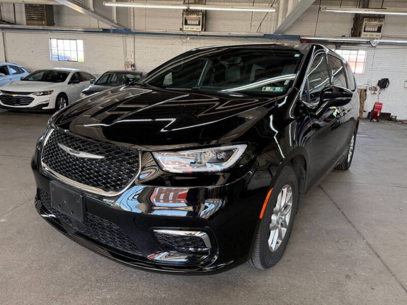2025 Chrysler Pacifica Select