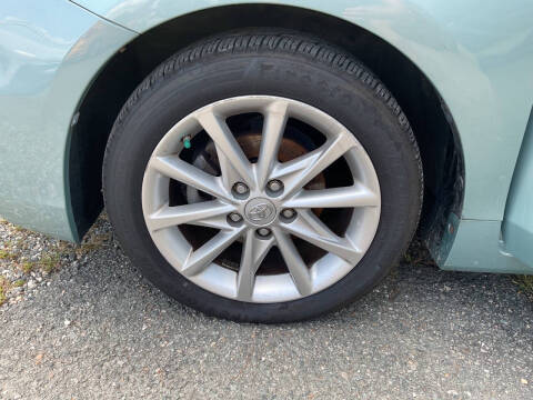 2013 Toyota Prius v Five