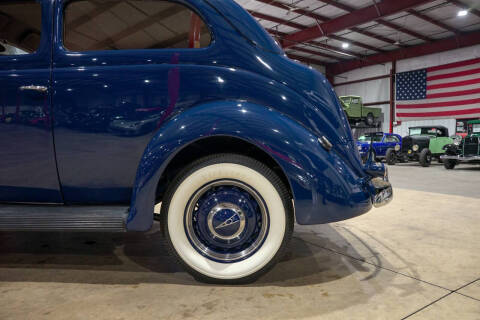 1937 Ford Deluxe