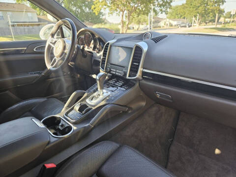 2017 Porsche Cayenne Platinum Edition