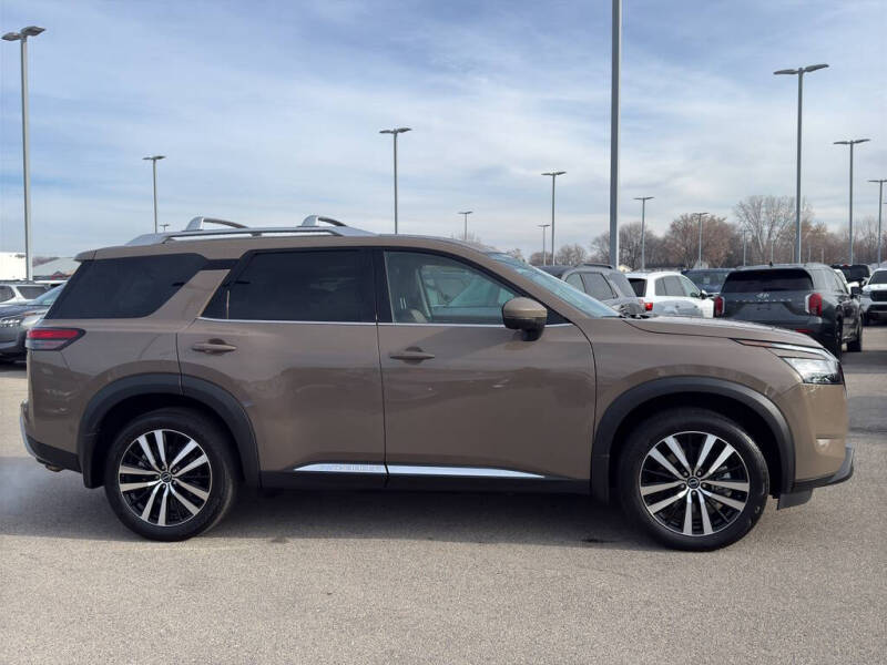 2024 Nissan Pathfinder Platinum