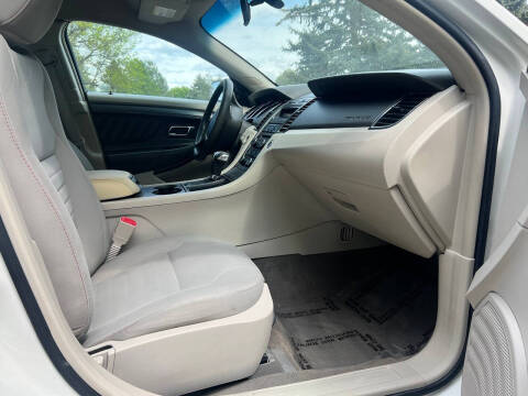2011 Ford Taurus SE