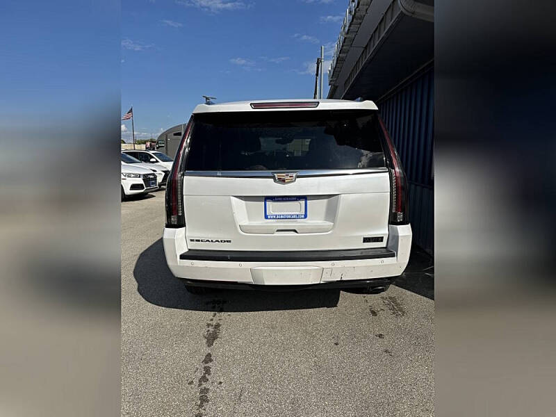 2016 Cadillac Escalade Luxury Collection