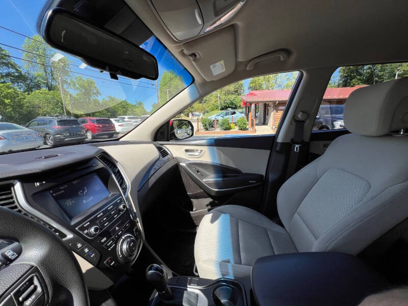 2017 Hyundai Santa Fe SE