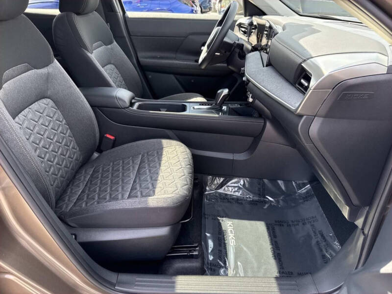 2025 Nissan Kicks SV