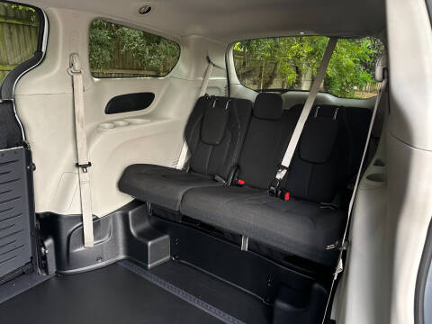 2020 Chrysler Pacifica Limited Red S