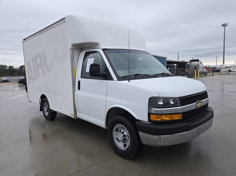 2017 Chevrolet Express Cutaway Base photo 7