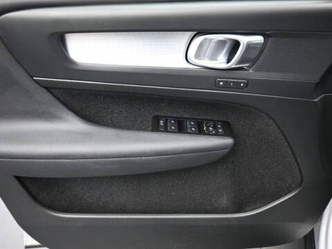 2021 Volvo XC40 T5 Momentum