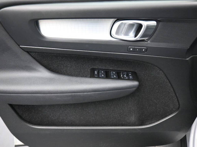 2021 Volvo XC40 T5 Momentum