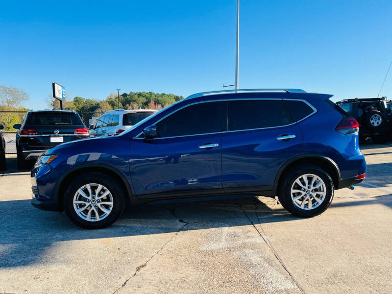 2019 Nissan Rogue SV photo 9