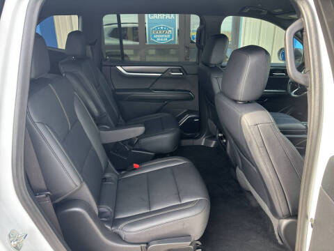 2024 GMC Acadia Elevation