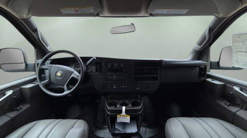 2025 Chevrolet Express 2500