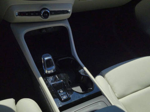 2026 Volvo XC40 B5 Ultra