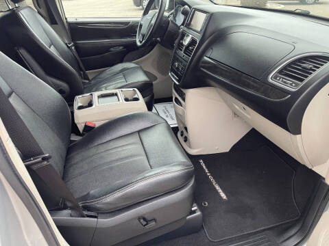 2012 Chrysler Town and Country Touring-L