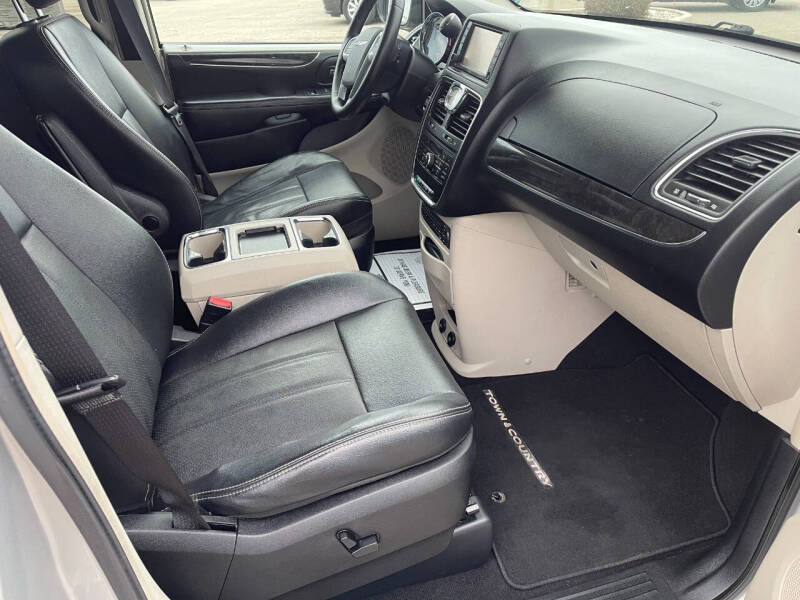 2012 Chrysler Town and Country Touring-L