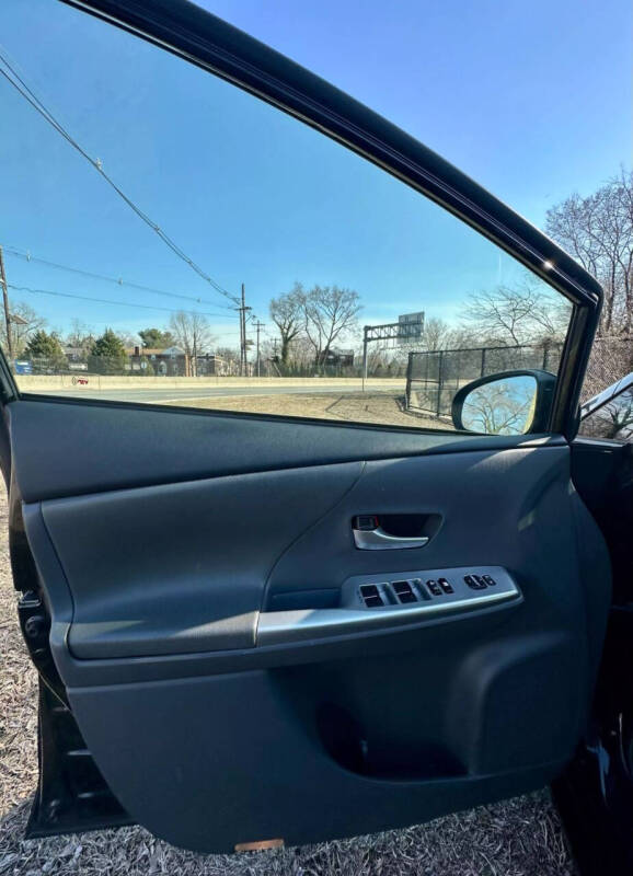 2012 Toyota Prius v Three