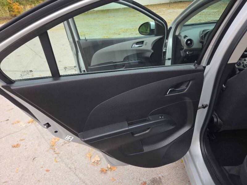 2016 Chevrolet Sonic LT Auto