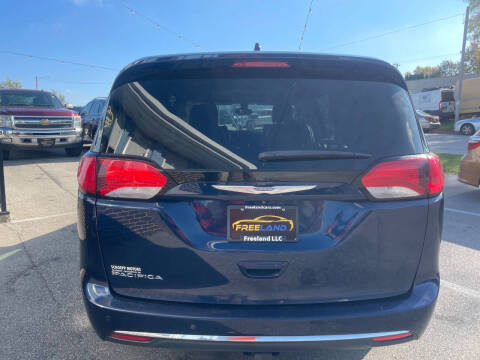 2017 Chrysler Pacifica Touring-L