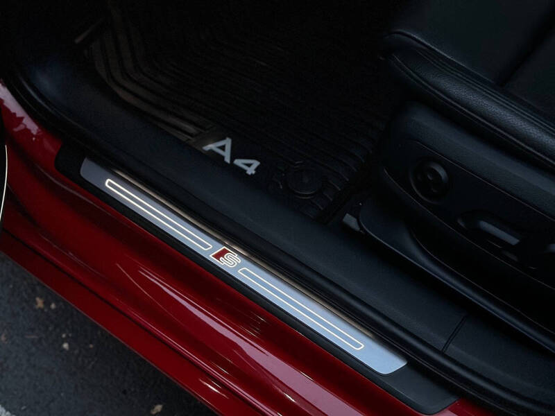 2017 Audi A4 2.0T quattro Premium Plus