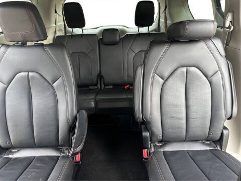 2017 Chrysler Pacifica Touring-L Plus