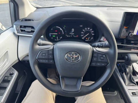 2026 Toyota Sienna LE 8-Passenger