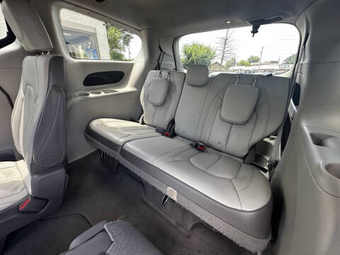 2017 Chrysler Pacifica Touring-L