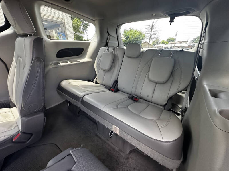 2017 Chrysler Pacifica Touring-L