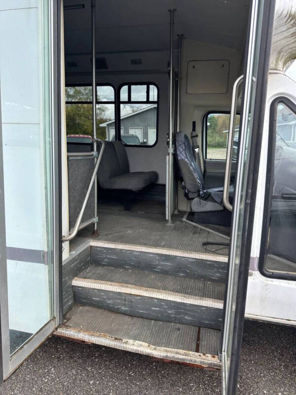 2005 Ford E-Series E-450 SD