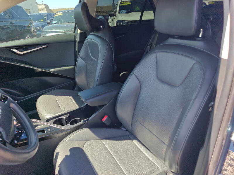 2023 Kia Niro SX