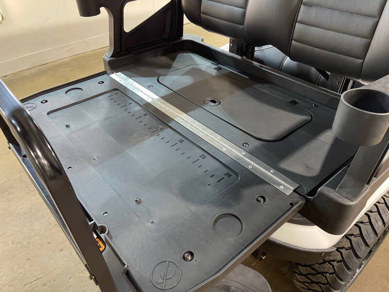 2025 E-Z-GO Express 6 ELiTE Lithium