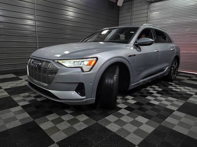 2022 Audi e-tron quattro Premium Plus