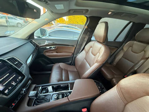 2019 Volvo XC90 T6 Momentum