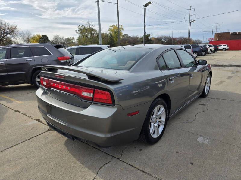 2011 Dodge Charger SE photo 5