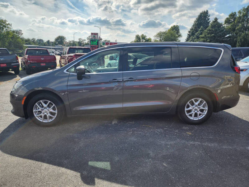 2022 Chrysler Voyager LX