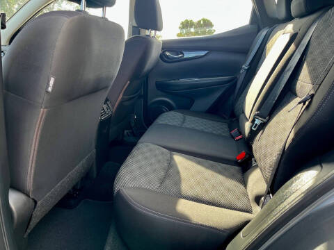 2018 Nissan Rogue Sport SV