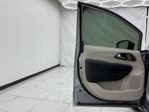 2020 Chrysler Pacifica Touring L