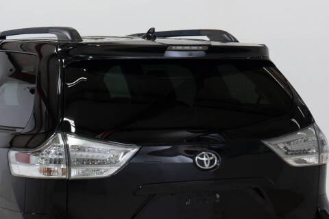 2018 Toyota Sienna SE Premium 8-Passenger